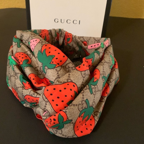 Gucci - Picture 1 of 7